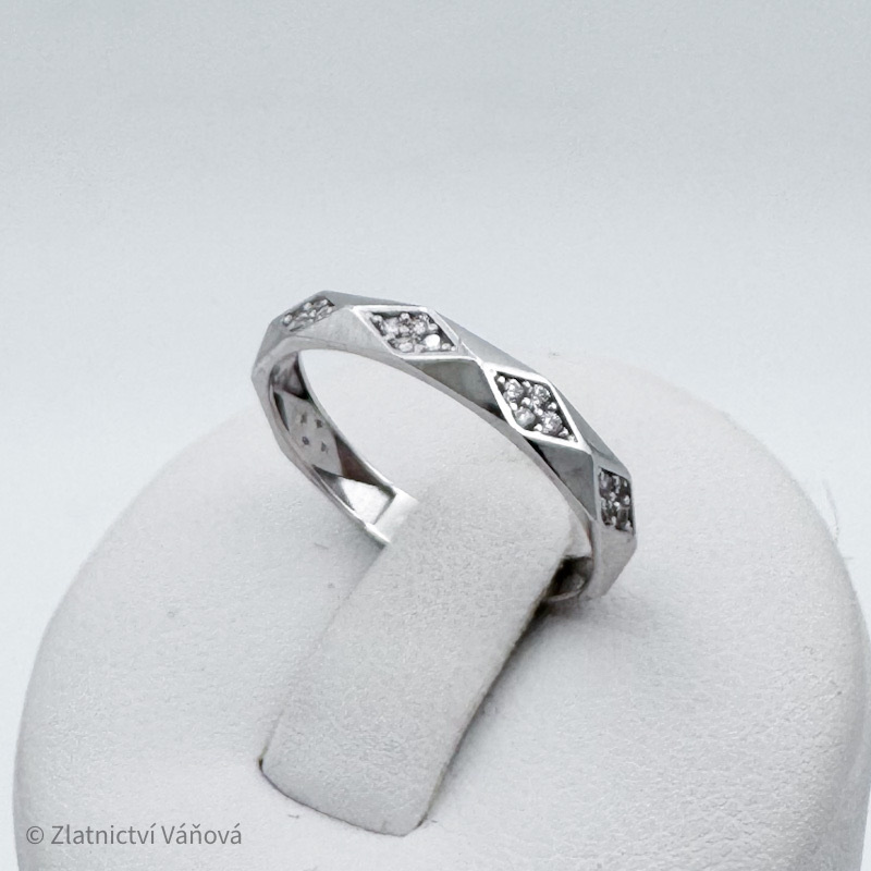 Bílé zlato prsten se zirkony